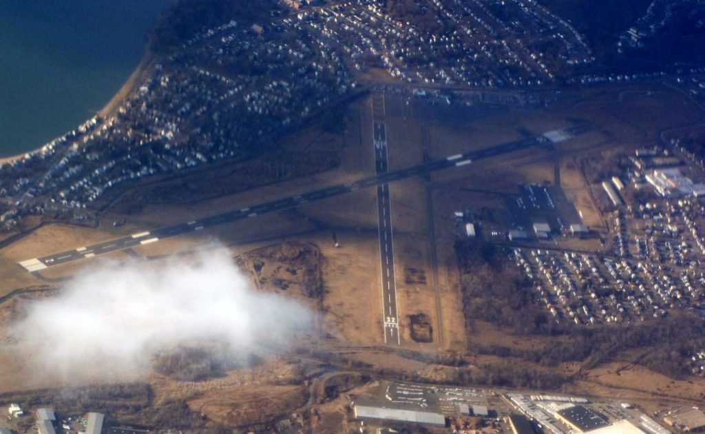从上面看的令牌新避风港机场。（图片由Redlegsfan21 / Flickr VI CC By-SA https://www.flickr.com/photos/redlegsfan21/6802901915/