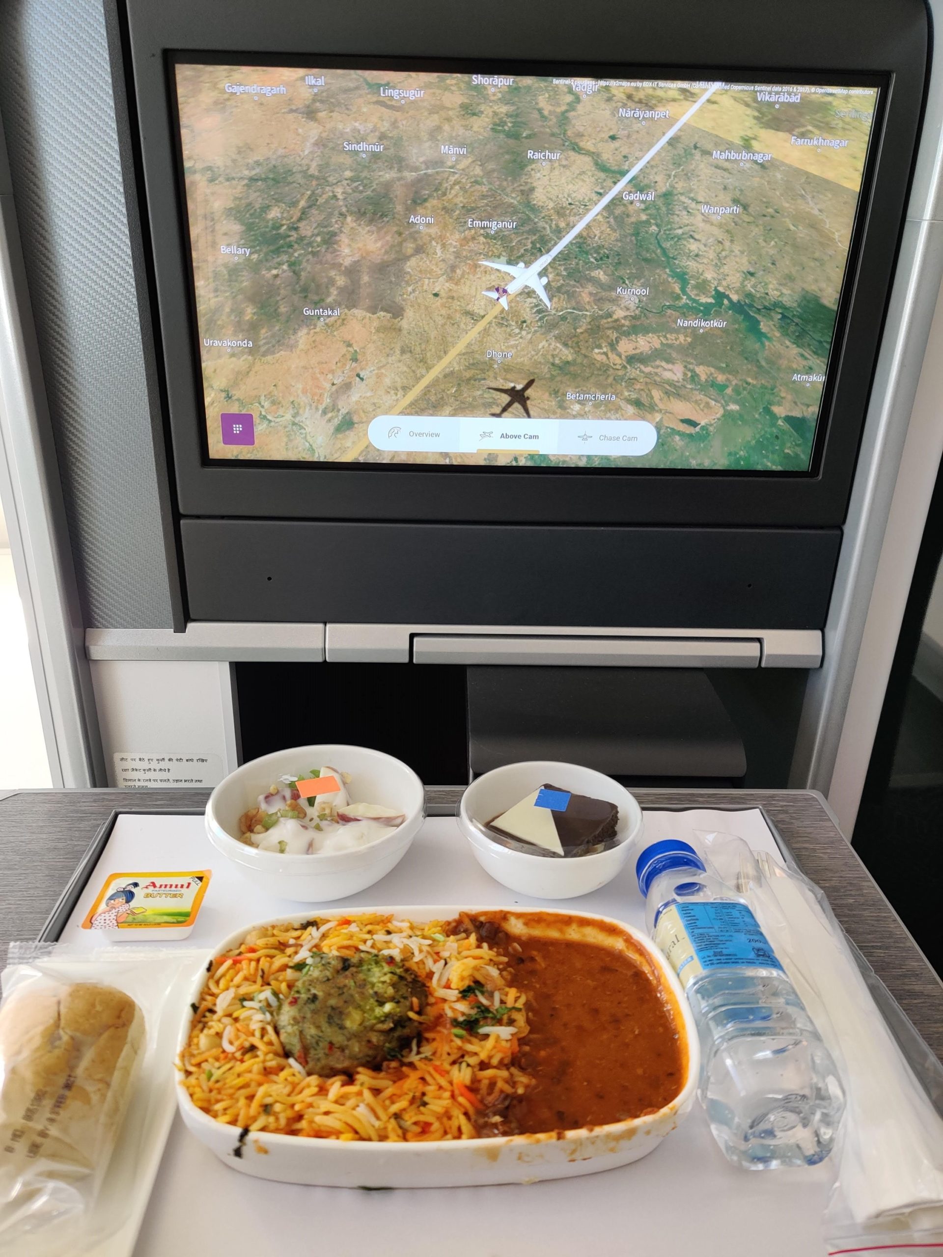 在Vistara的国内787次航班上为商务舱提供的丰盛餐