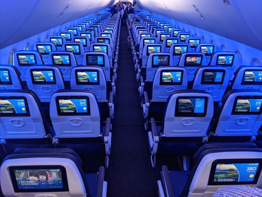 这么多华丽的iFe屏幕上的新联合航空公司737最大8，加上数百架飞机来